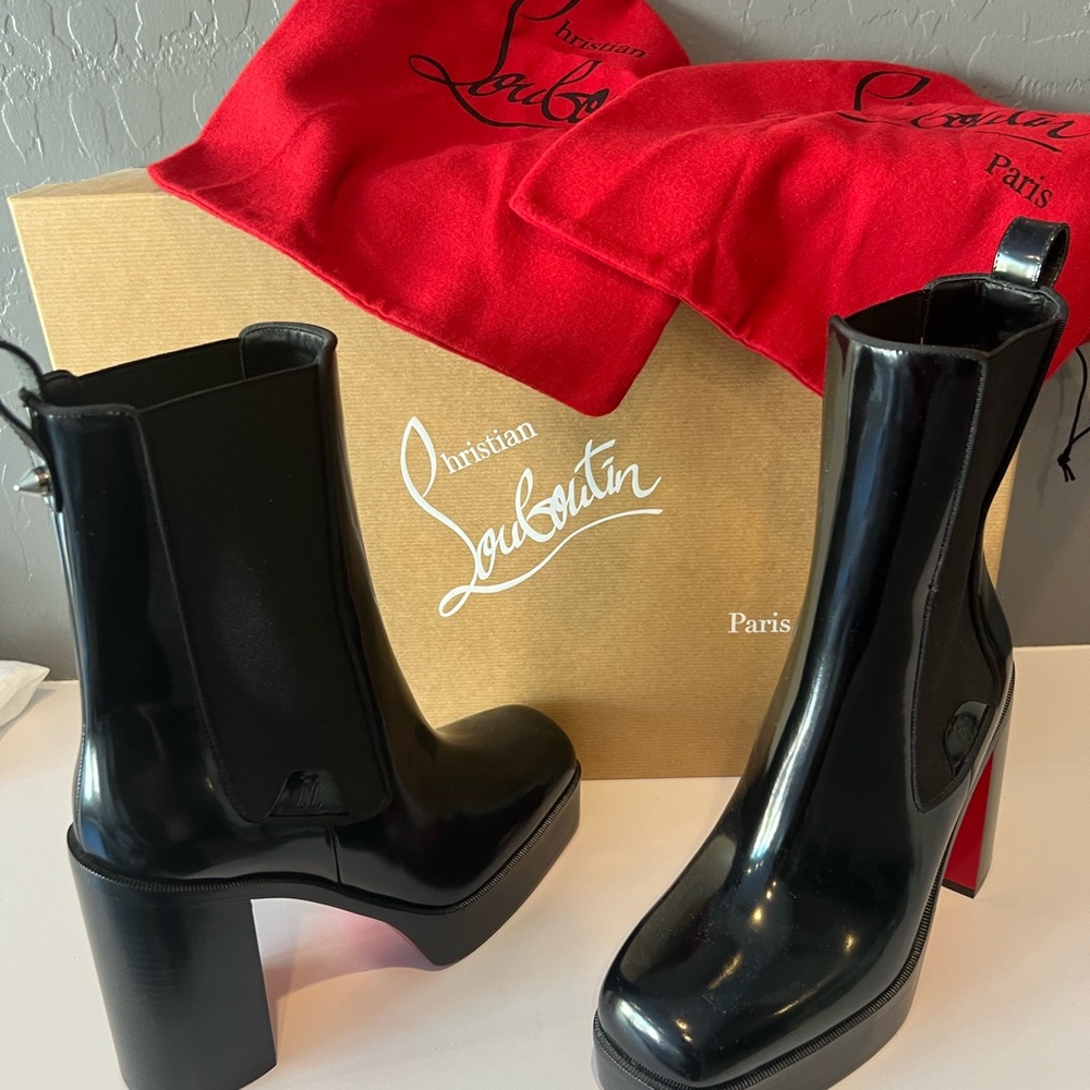 Christian Louboutin
Loubirain Calf-High Rain Boots Size 39